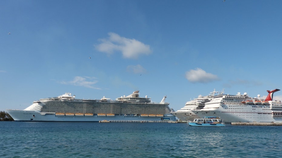 Cruise ships in Nassau