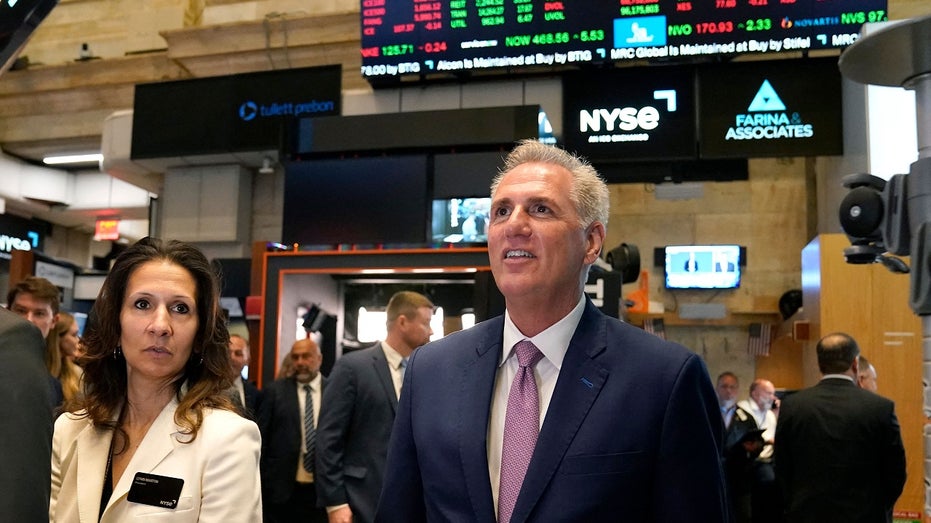 Kevin McCarthy on floor of NYSE