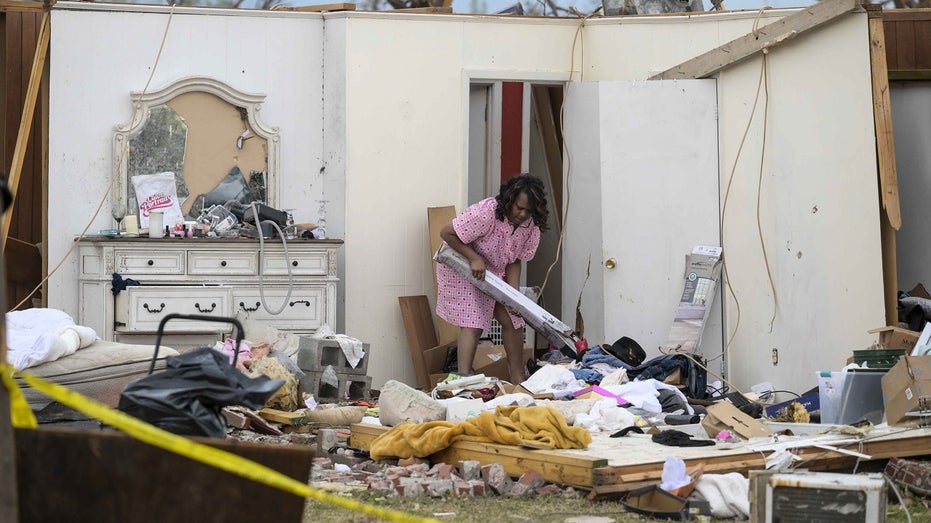 Mississippi woman in home with no roof