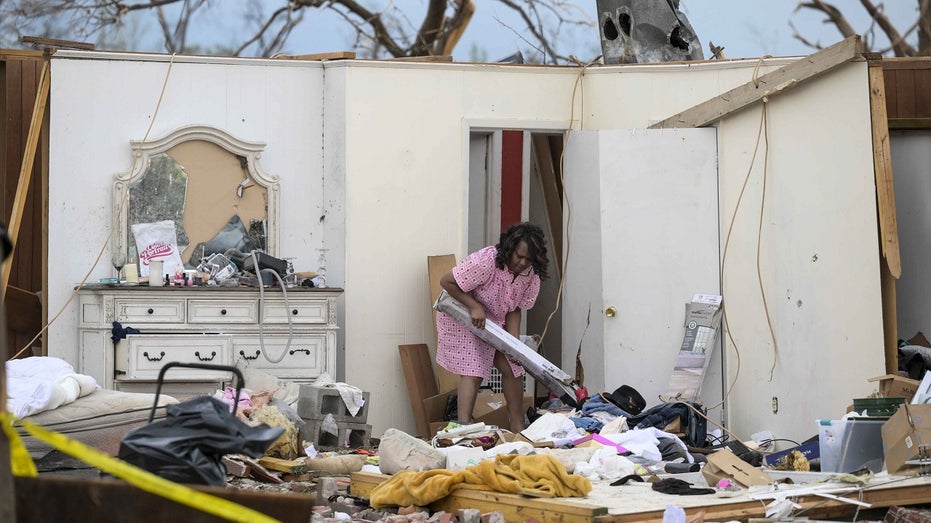 Mississippi woman in home with no roof