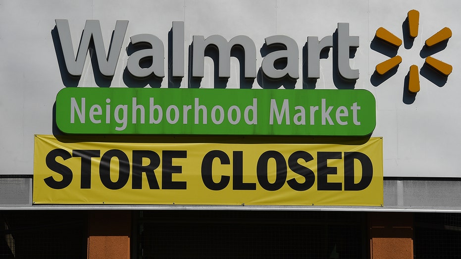 closed store sign