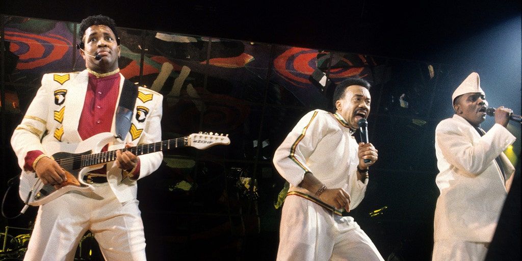 Earth, Wind & Fire's guitarist dead: Inside band's commercial success and download spike every 'September' - Vimarsana News