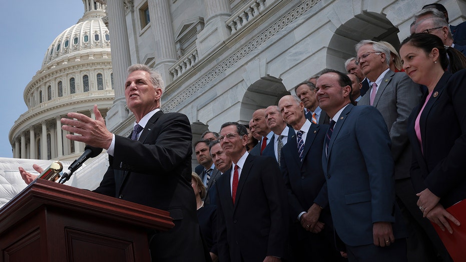 Lawmakers speak to press on debt