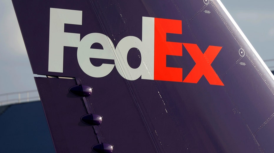 FedEx Plane ‘crash-landed’ At Chattanooga Airport Before ‘skidding Off ...