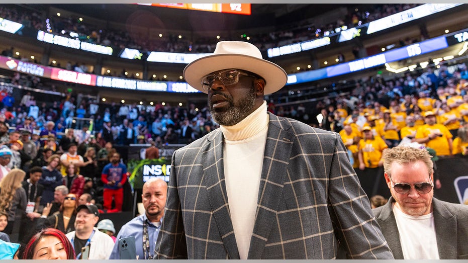 Shaquille O'Neal on court