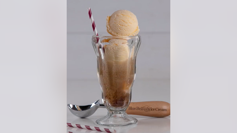Dr Pepper float in chilled glass