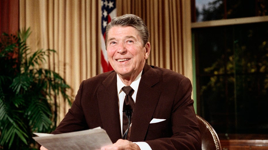 President Ronald Reagan in oval office