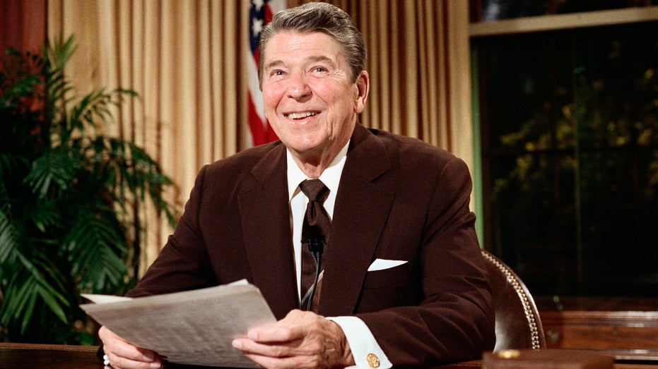 President Ronald Reagan in oval office