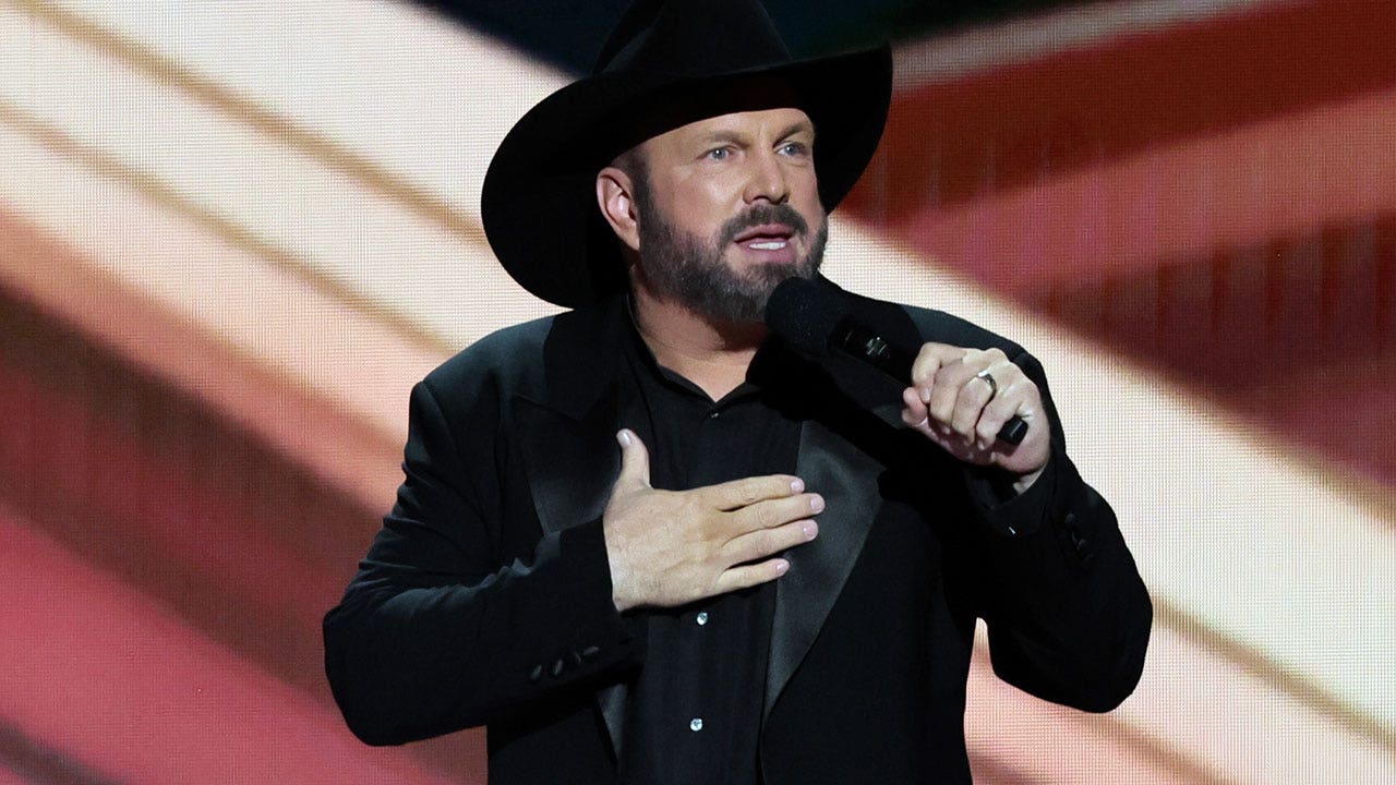 Garth Brooks insists new bar will sell every brand of beer amid