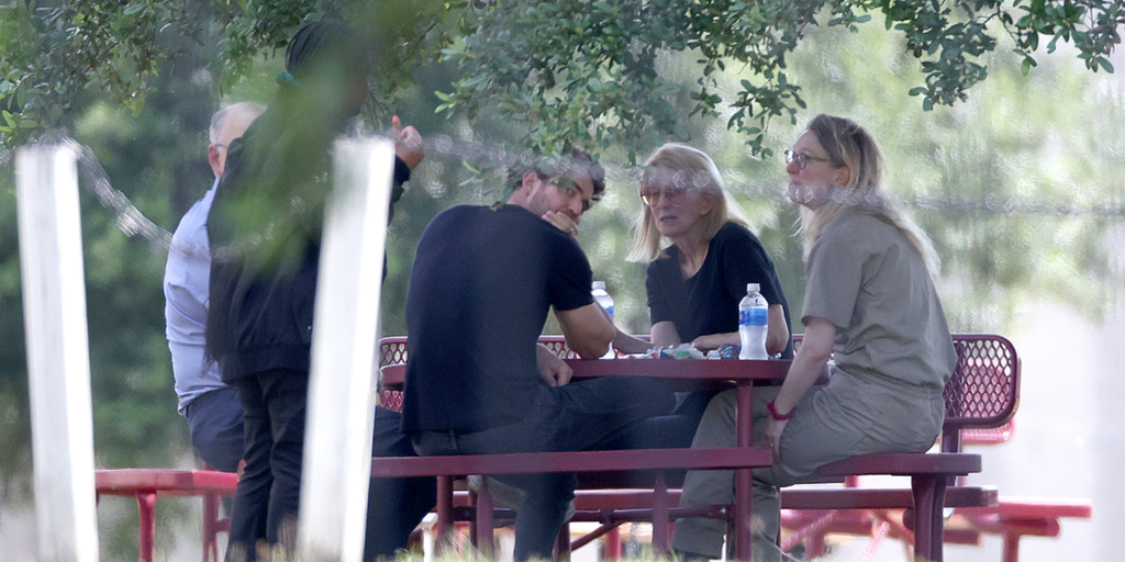 Photos show Elizabeth Holmes reuniting with family during visitation day at Texas prison - Vimarsana News