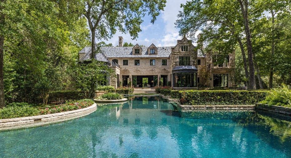 The Lodge in Hunters Creek's pool. 