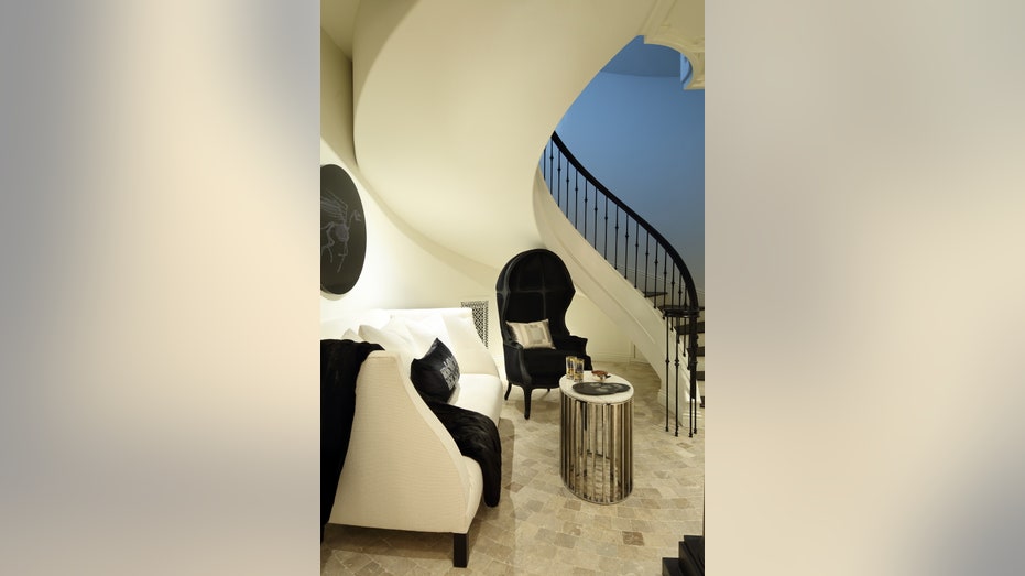 Sofia Vergara estate spiral staircase
