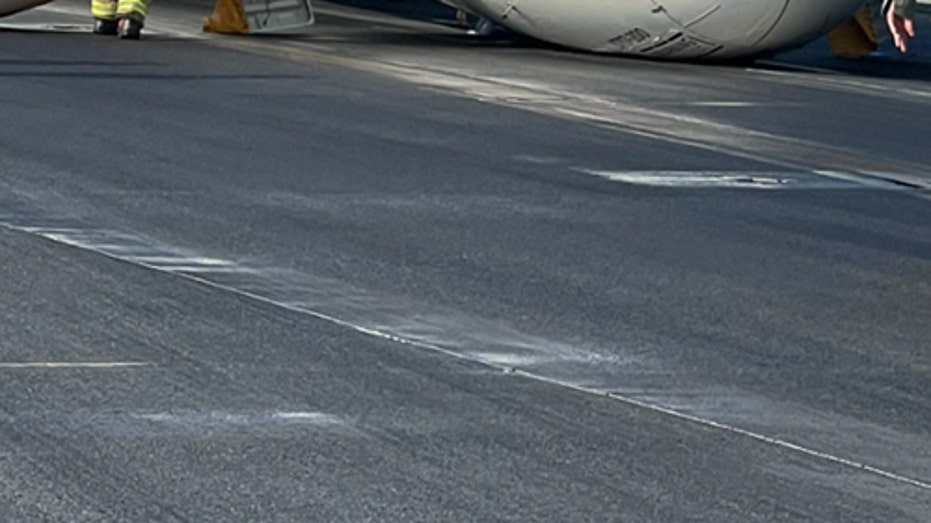 Delta flight touches down at North Carolina airport without front