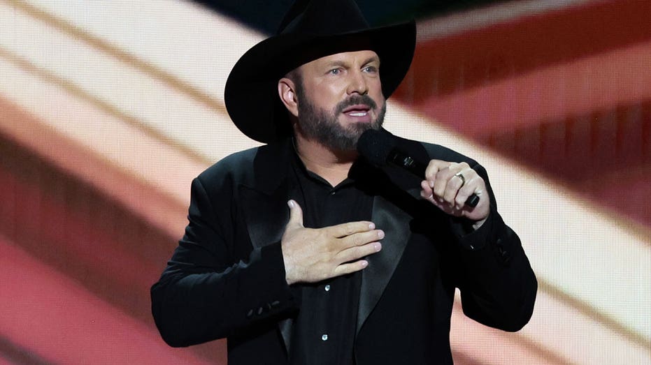 Garth Brooks insists new bar will sell ‘every brand of beer’ amid Bud Light controversy