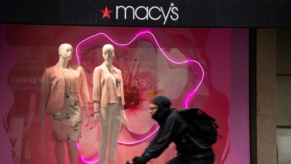 Macy's mannequins in window