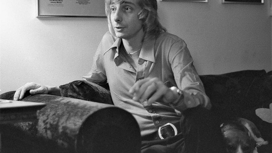 Black and white photo of Barry Manilow in the 1970s