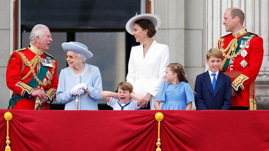 The royal family waving from the balcony of Buckingham Palace