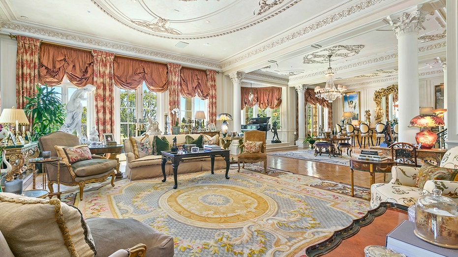 Rod Stewart living room features opulent rugs and furnishings