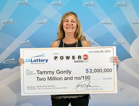 Iowa Woman Wins Lottery 22 Years After Tornado Destroys Home: 'Never ...