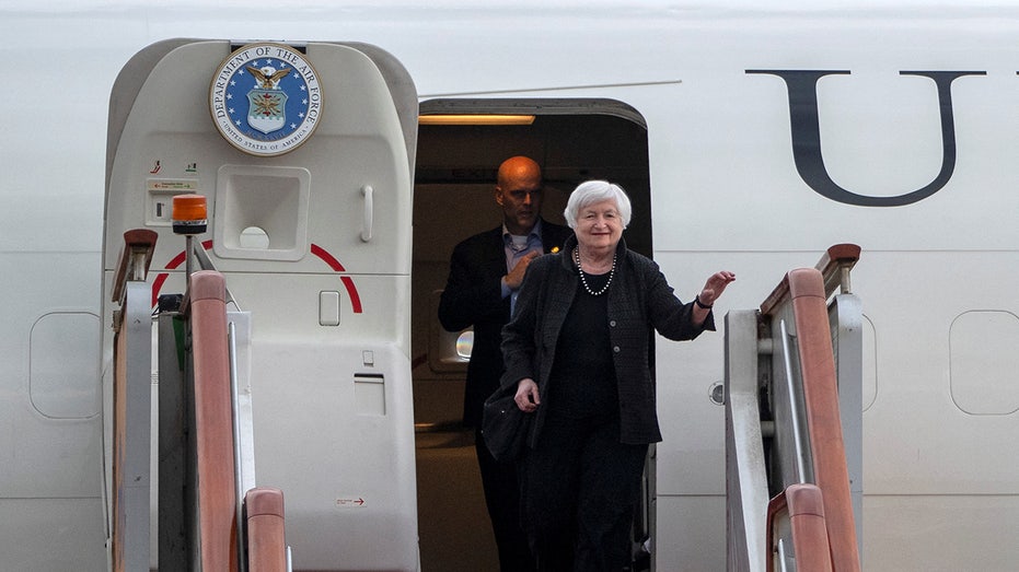 Yellen gets off plane in Beijing