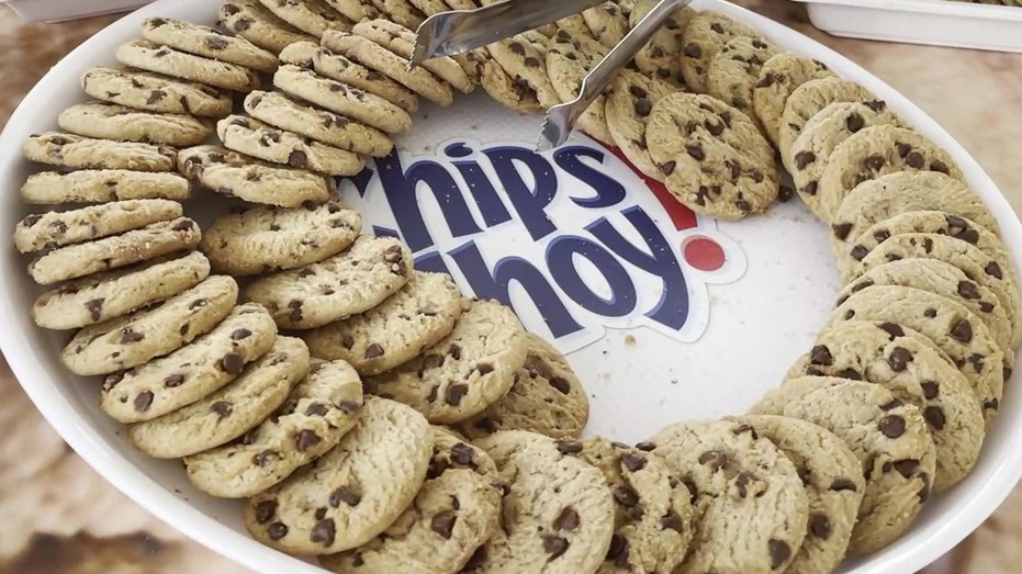 Chips Ahoy! Original cookies.