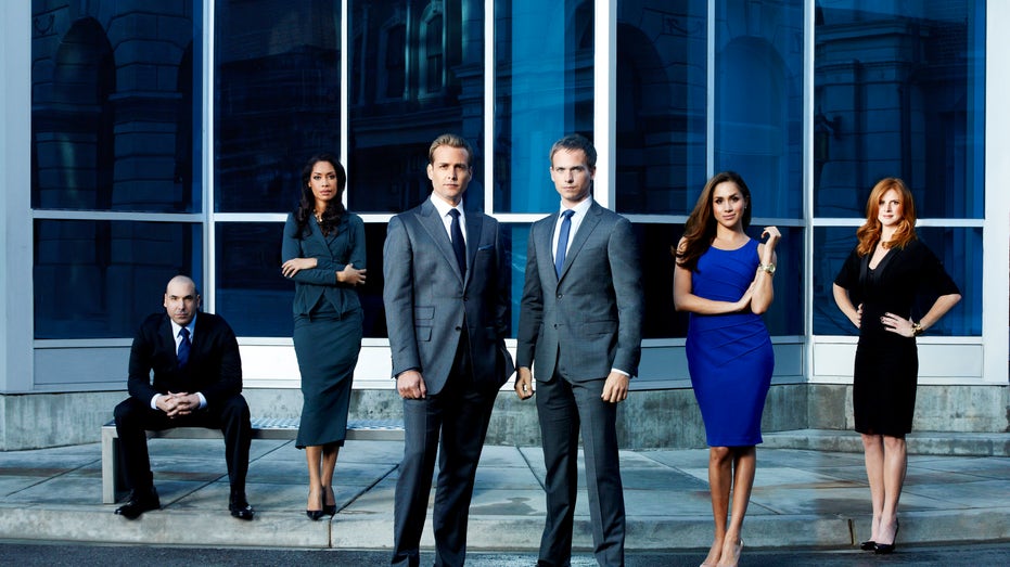 Season 2 cast of "Suits"