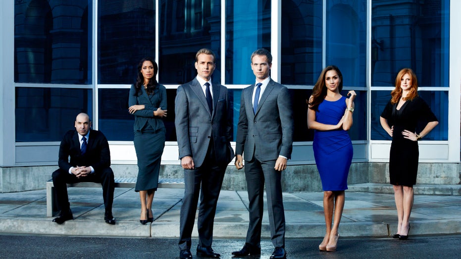 Season 2 cast of "Suits"