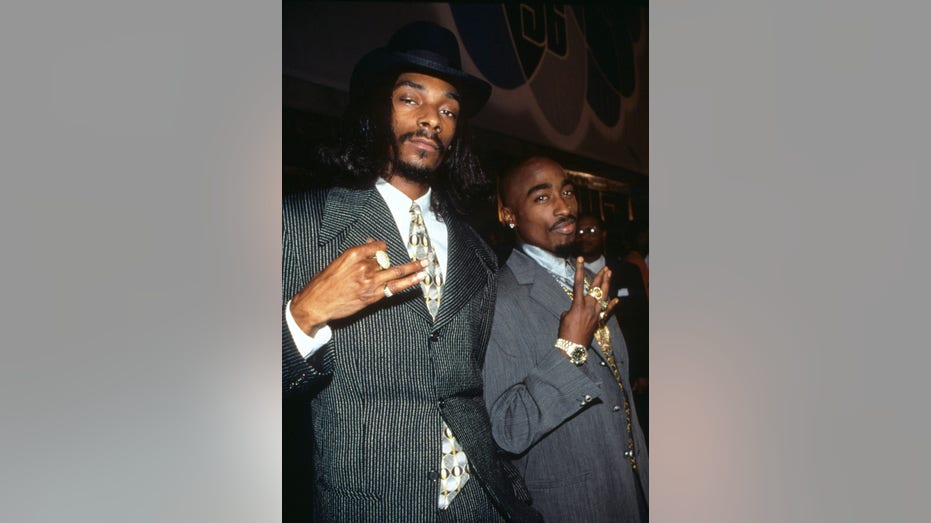 tupac and snoop dog showing off rings