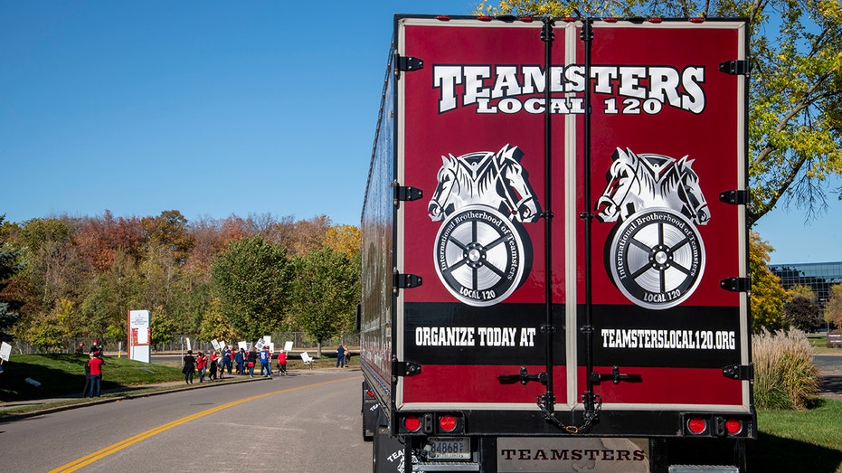 Teamsters trucking protest on road