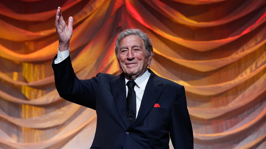 Tony Bennett performs at an event