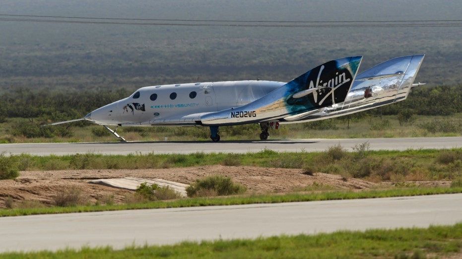The Virgin Galactic SpaceShipTwo space plane Unity returns to Earth