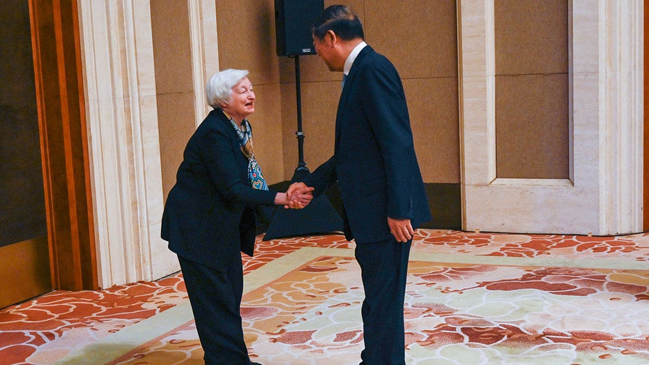 Janet Yellen bows to Chinese counterpart