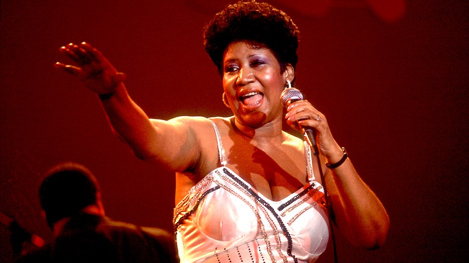 Aretha Franklin on stage