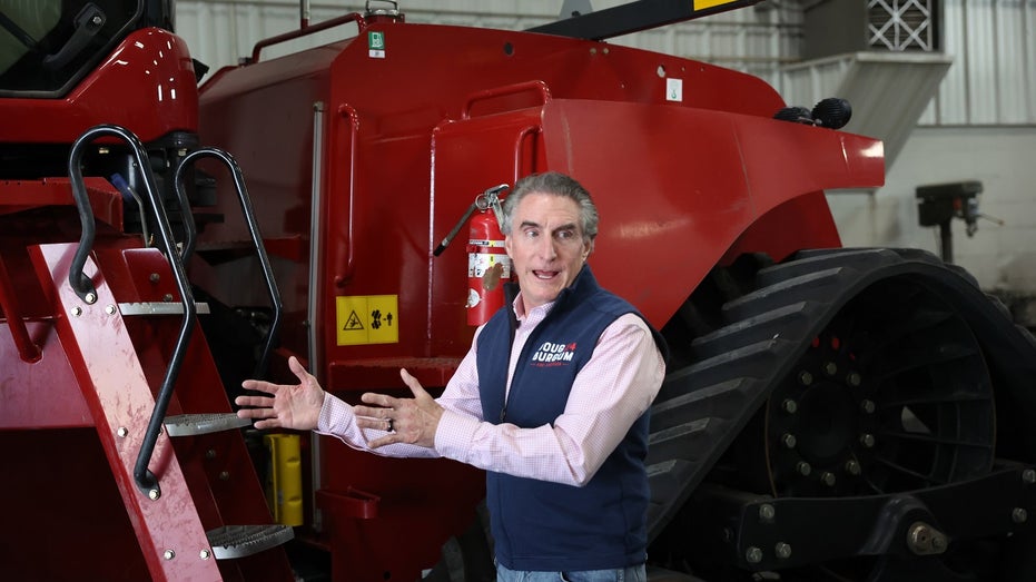 Doug Burgum campaigning in Iowa