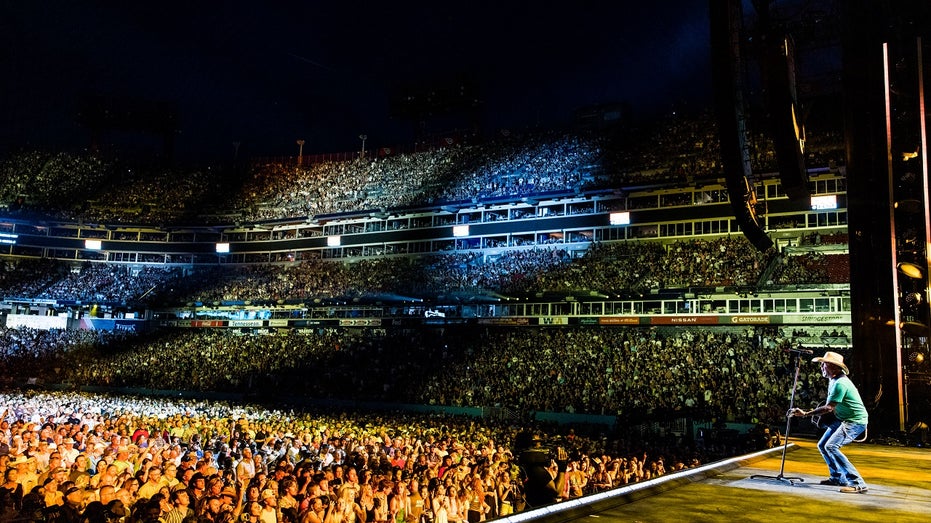 Jason Aldean performs in front of crowd