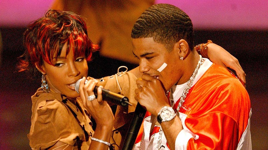 Nelly performing with Kelly Rowland.