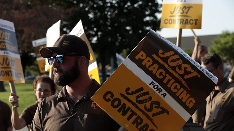 UPS Strike: Managers Training to Move Packages If Teamsters Talks Fail