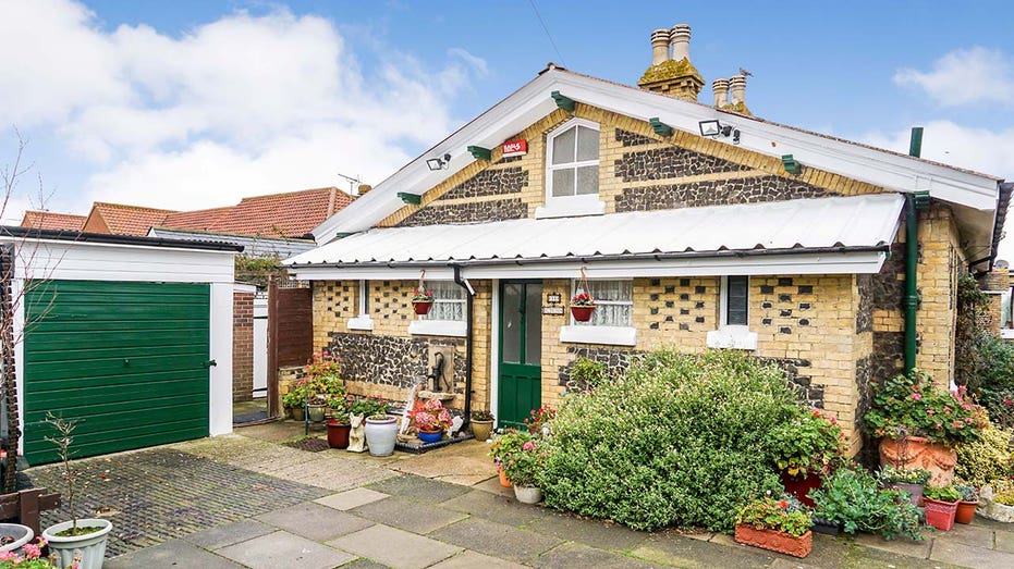 world's oldest genuine bungalow