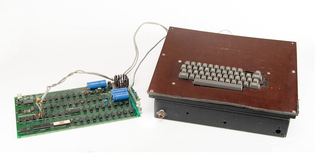 Vintage Apple-1 computer for sale at auction - Vimarsana News