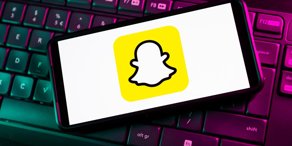 Snapchat users alarmed, express horror after 'My AI' bot posts its own photo - Vimarsana News