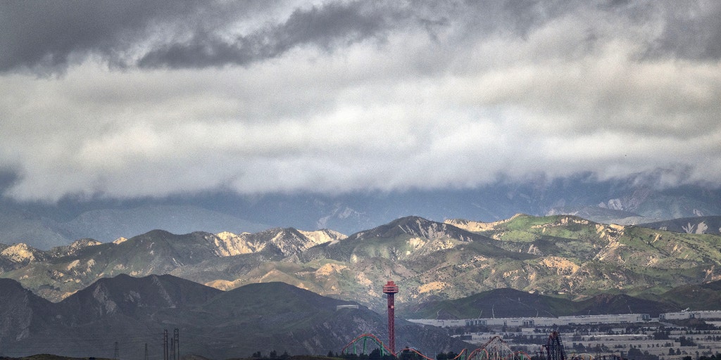 Bad weather dampens Six Flags, SeaWorld, Cedar Fair theme park traffic - Vimarsana News