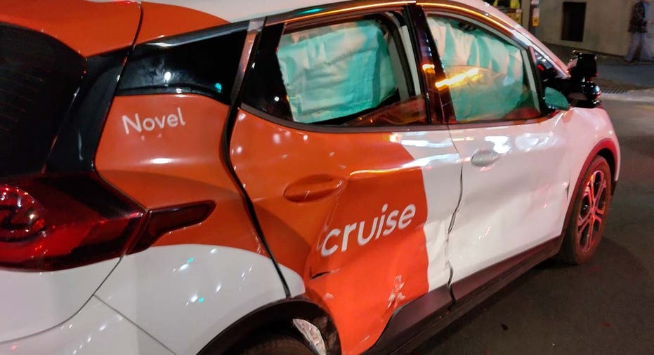 A driverless Cruise sits in the intersection after allegedly colliding with a firetruck