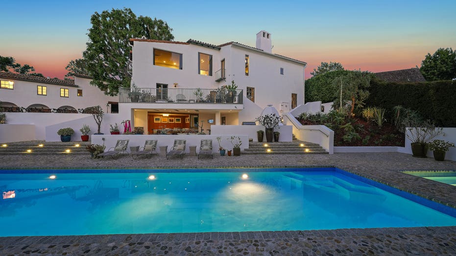Howard Hughes mansion pool