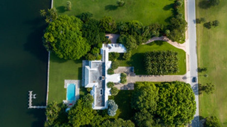 Jeff Bezos mansion