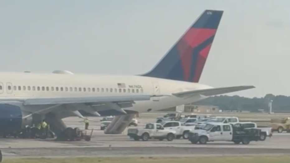 Video Shows Delta Air Lines Plane Deploying Emergency Slides In Atlanta ...