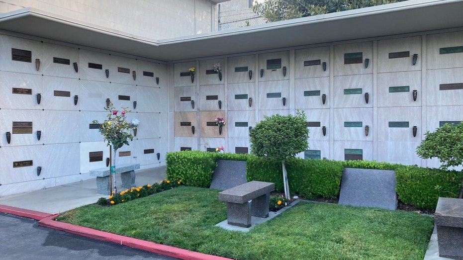 Los Angeles Burial Crypt Near Marilyn Monroe, Hugh Hefner On Sale For ...