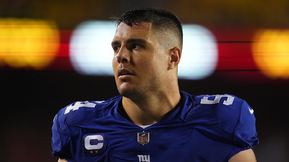 Blake Martinez with the Giants