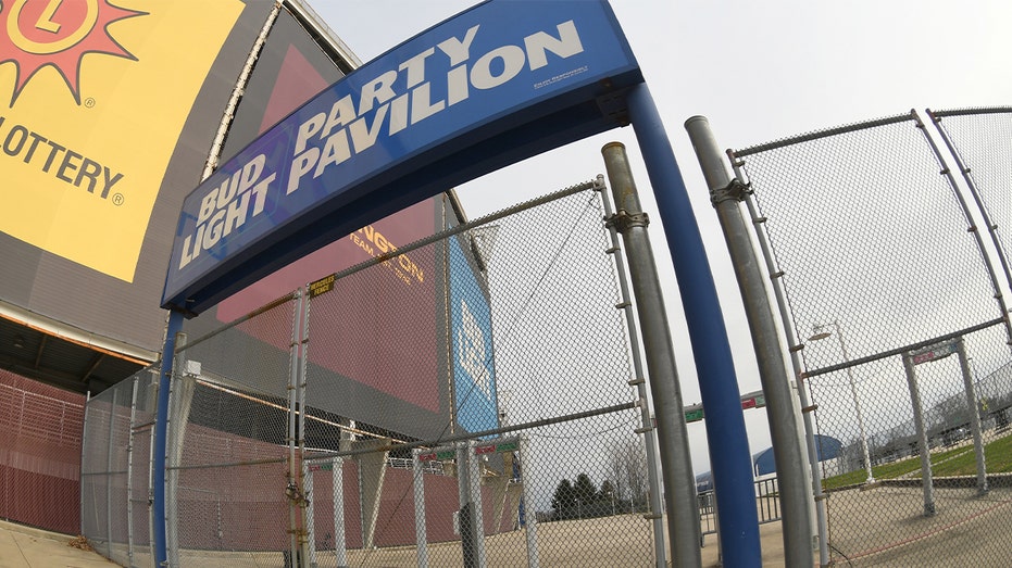 Washington Redskins shops Anheuser-Busch Wall