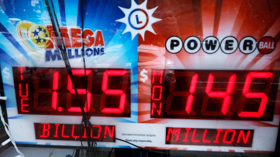 Mega Millions and Powerball jackpot prizes