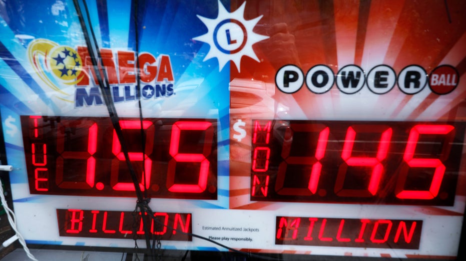 Mega Millions and Powerball jackpot prizes